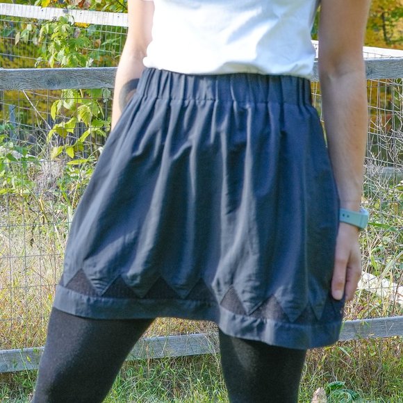 BCBGeneration black mini skirt with geometric pattern - Picture 1 of 4